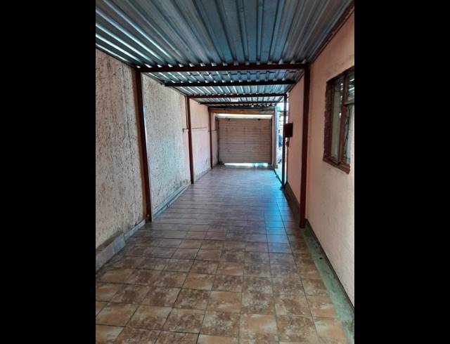 2 BEDROOM HOUSE FOR SALE IN ORLANDO WEST